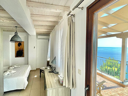 Villa with sea view max capacity 7 persons